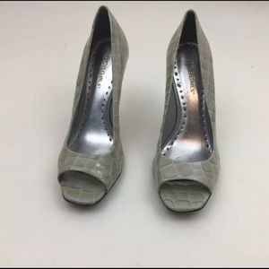 BCBG PEEP TOE HEELS snakeskin printed leather sz 8